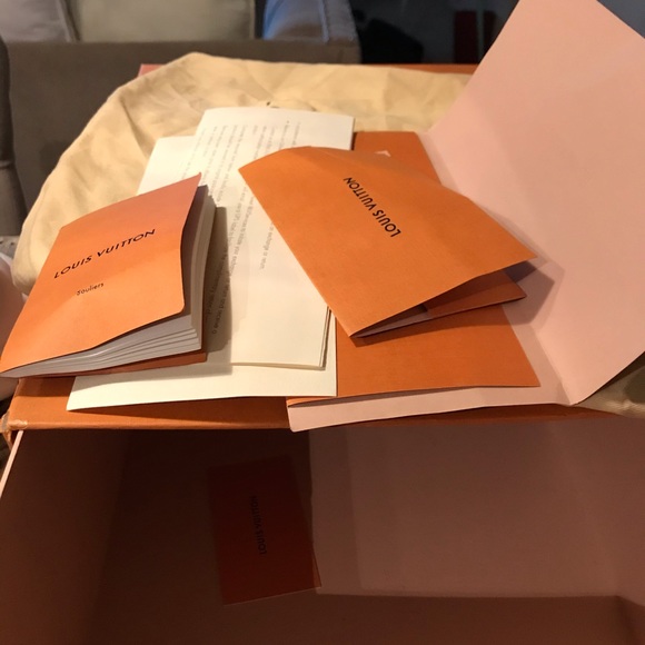 Authentic Louis Vuitton sneakers - Picture 8 of 8